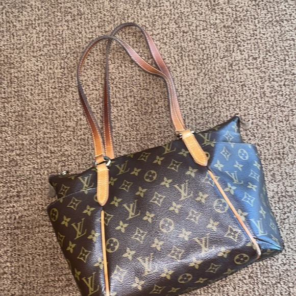 LOUIS VUITTON Monogram Totally MM - Picture 2 of 12